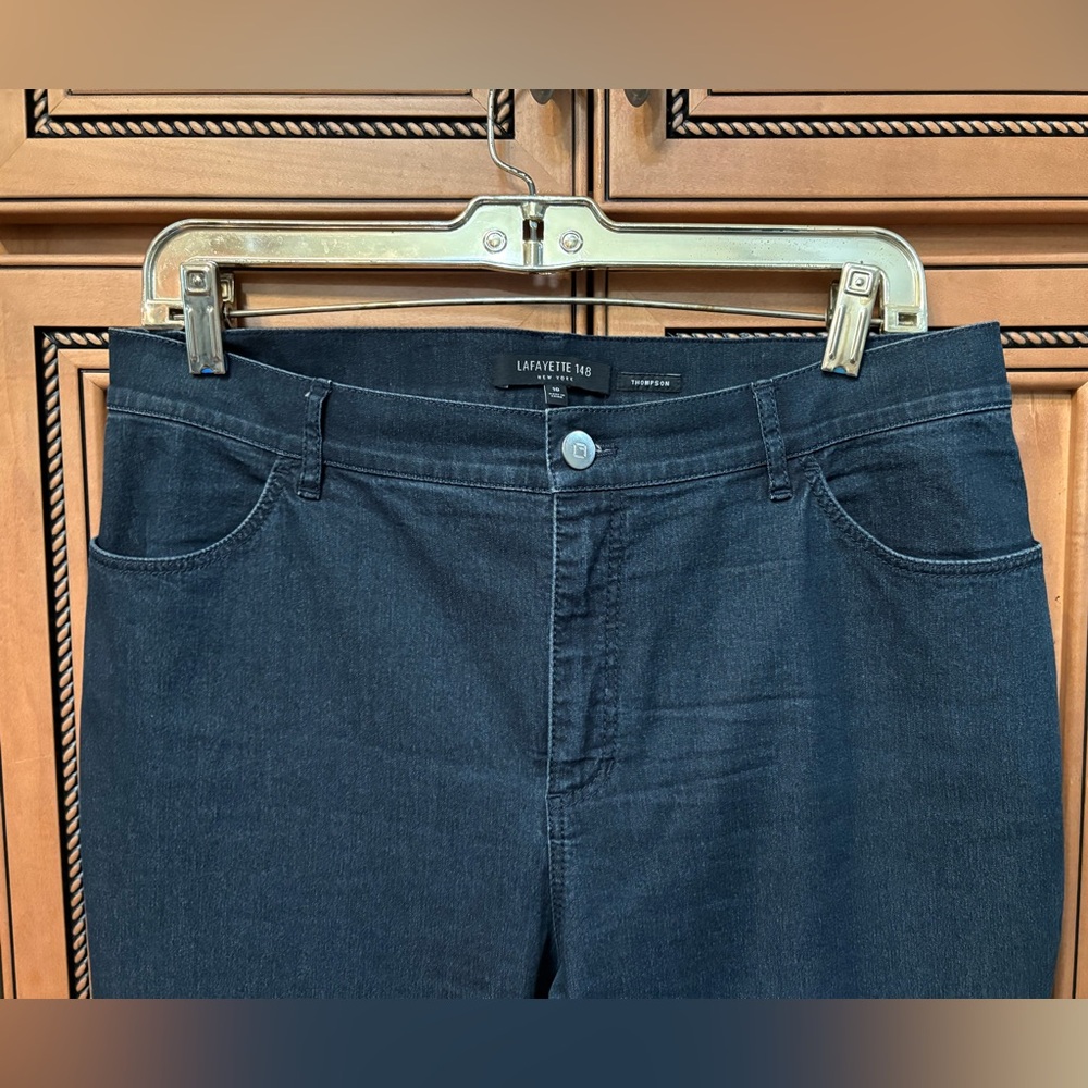 Lafayette 148 New York Thompson Lightweight Jeans. Size 10 - Picture 4 of 7
